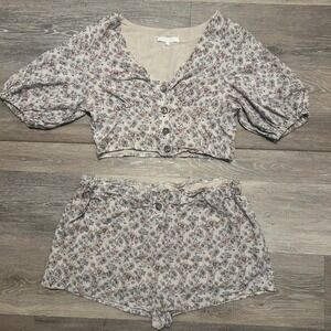 Olivaceous Floral Print Crop‎ Top and Shorts Set Button Front Medium
